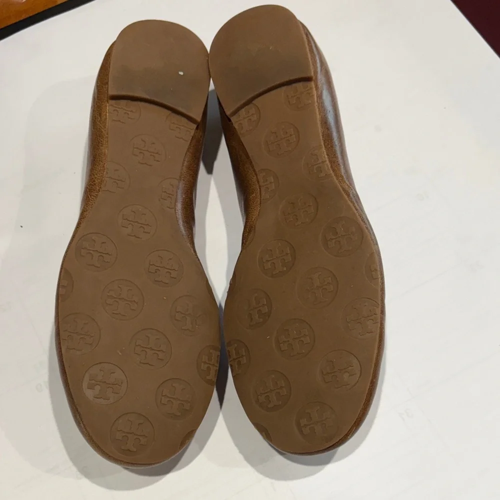 Tory Burch Tan Leather Flats with Gold Emblem - Picture 3 of 4